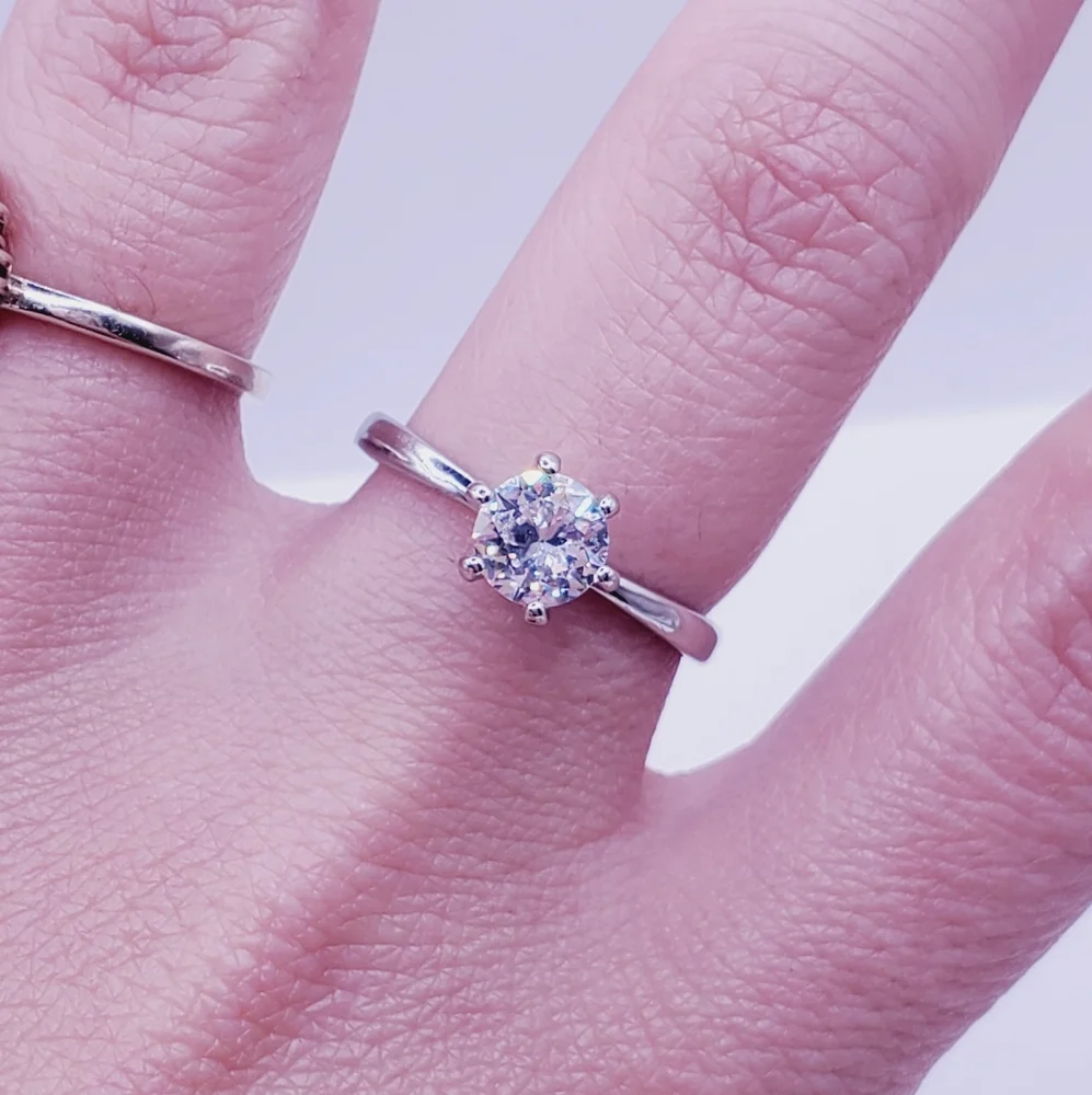 Solitaire Engagement Ring | Brilliant Round Cut | Timeless Luxury Sparkle